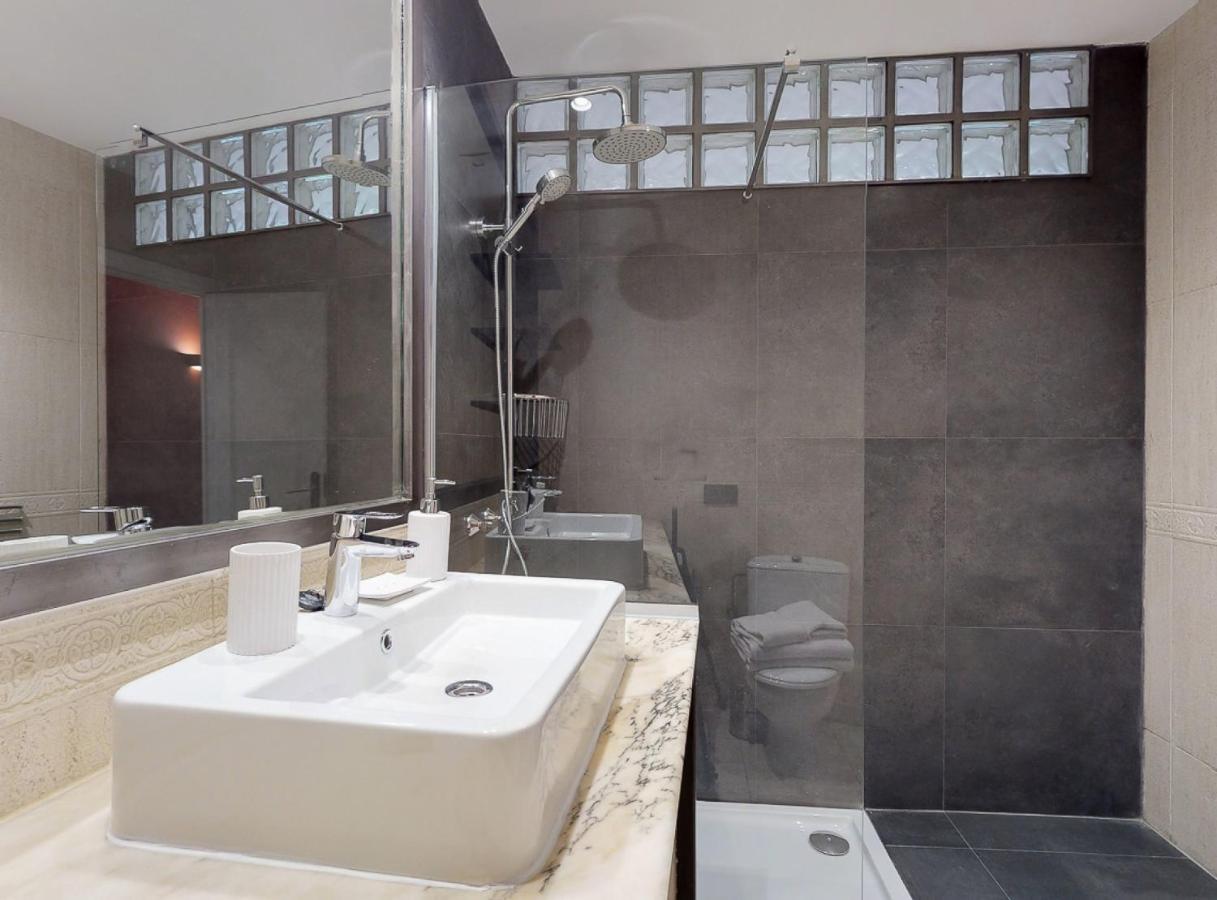 Center 2 Pax Plaza Santa Ana Iii Apartment *